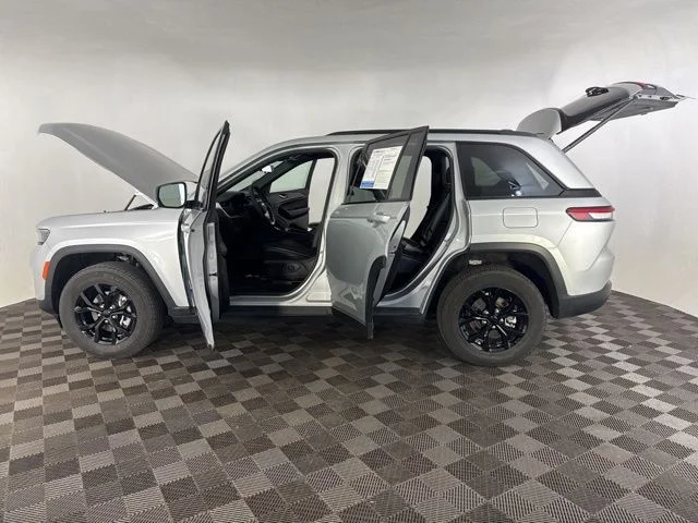 Used 2025 Silver Jeep Altitude image 11