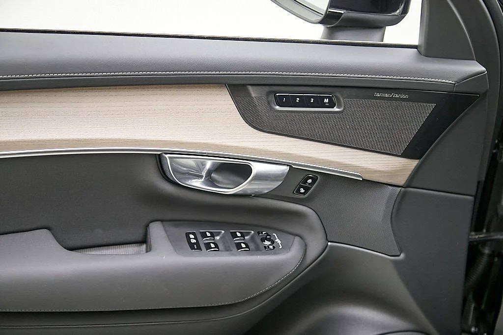 2026 Volvo XC90 Plus - Photo 11