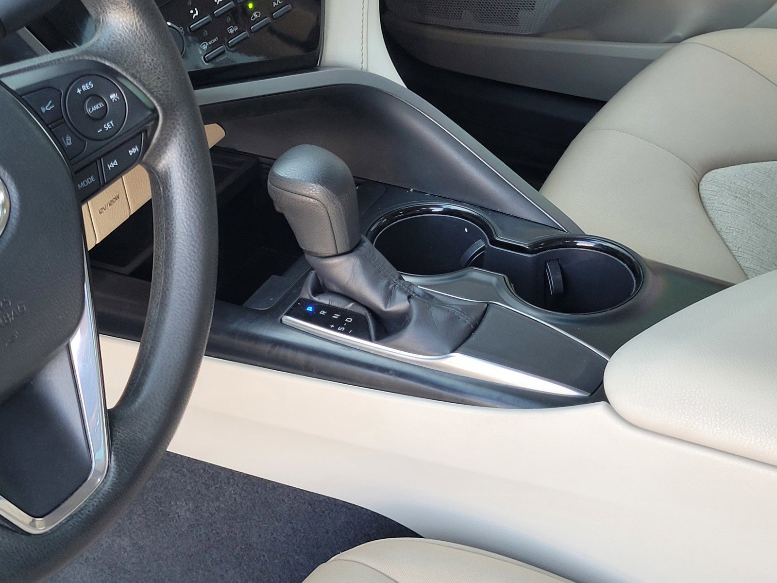 Used 2019 Red Toyota  image 21