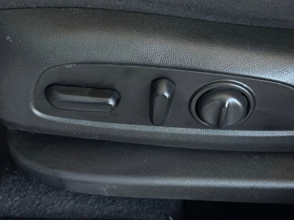 Used 2021 SUMMIT WHITE Chevrolet LS image 26