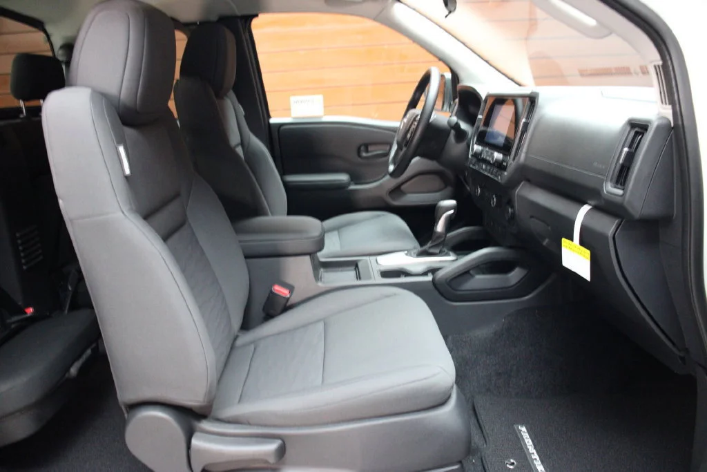 New 2027 Glacier White Nissan King Cab® S image 6
