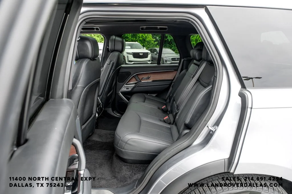 Used 2023 Grey Land Rover SE image 43