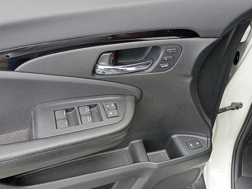 Used 2019 WHITE Honda Touring image 18