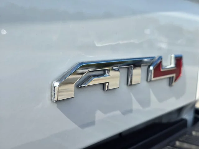Used 2025 White GMC AT4 image 10