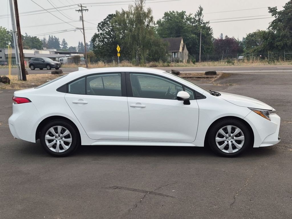 Used 2024 Ice Toyota LE image 6