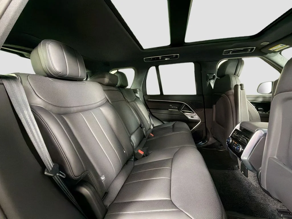 New 2026 Obsidian Black Satin Land Rover SE image 29