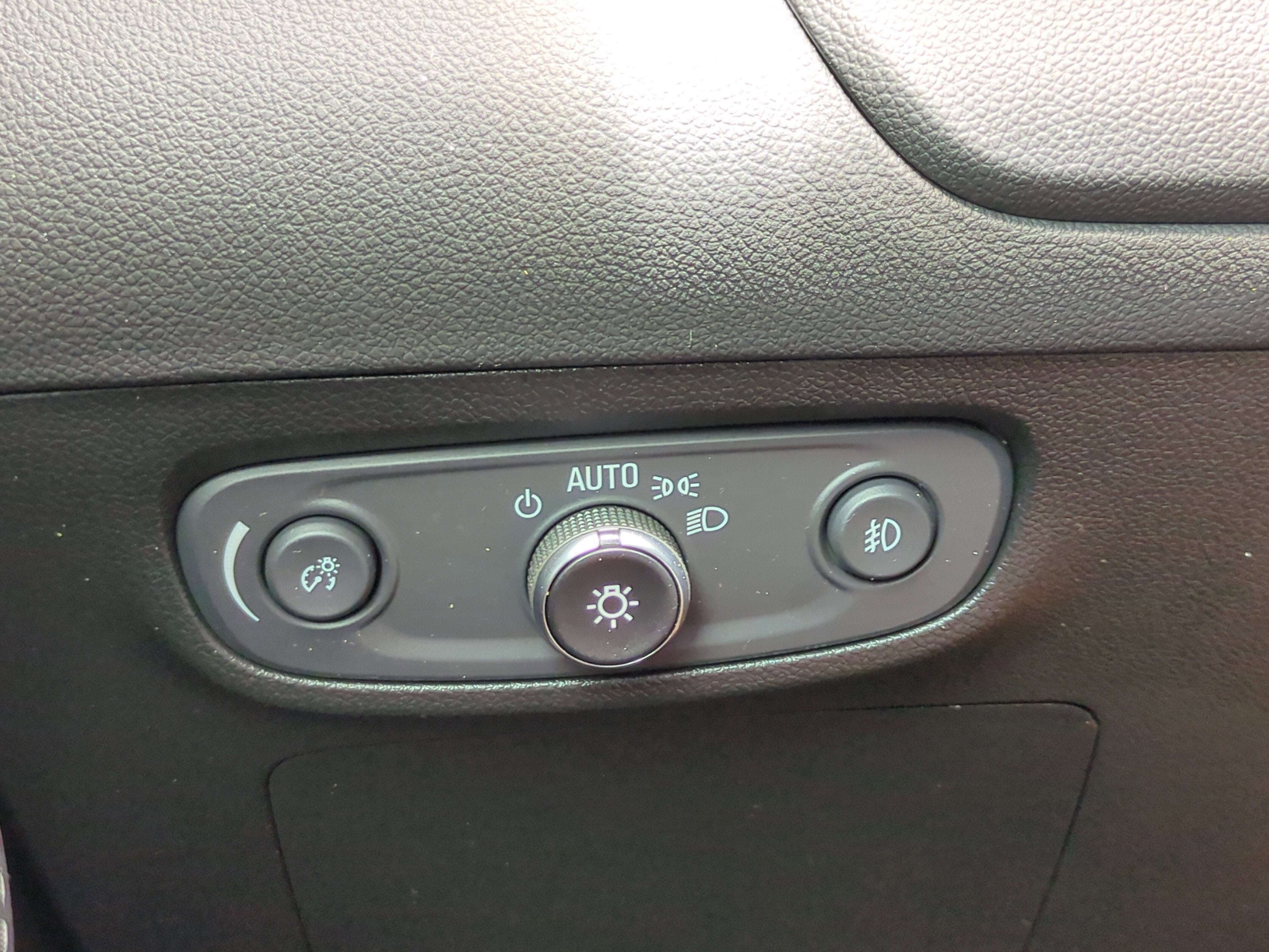 Used 2023 White Frost Tricoat Buick Essence image 29