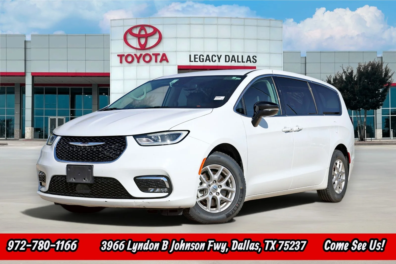 2024 Chrysler Pacifica Touring L's photo