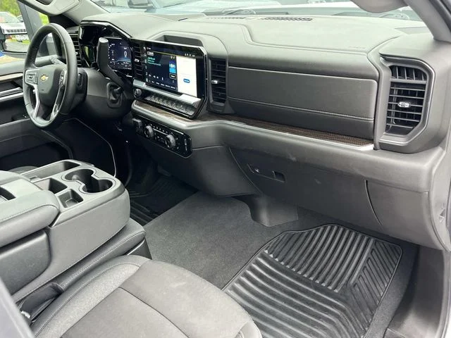 Used 2025 White Chevrolet LT image 22