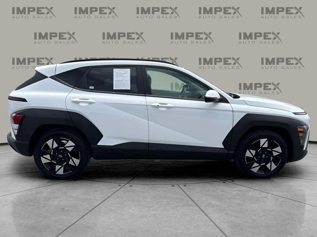 Used 2024 White Hyundai SEL image 6