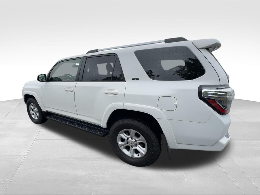 Used 2019 White Toyota SR5 image 6