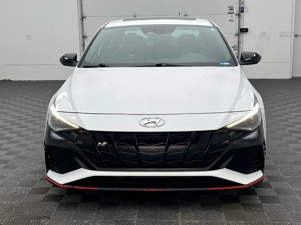 Used 2022 White Hyundai Base image 13