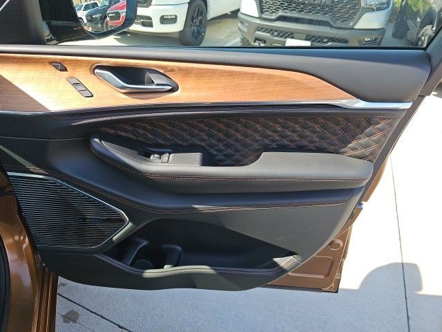 Used 2026 Copper Shino Metallic Clearcoat Jeep Summit image 13