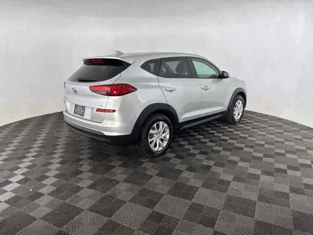 Used 2019 Silver Hyundai SE image 5