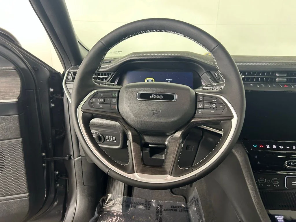 New 2026 Baltic Gray Metallic Clear-Coat Exterior Paint Jeep Altitude image 7