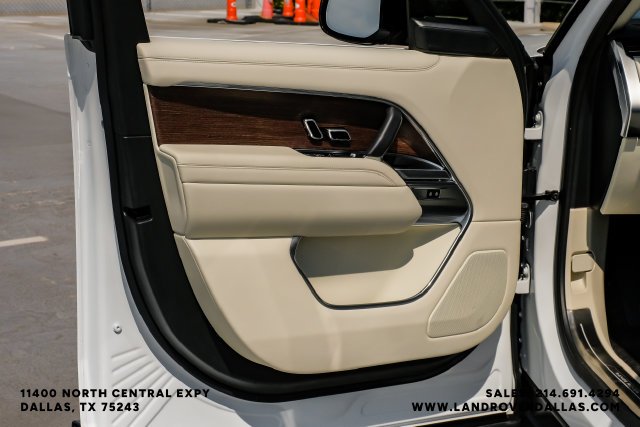 Used 2024  Land Rover SE image 44