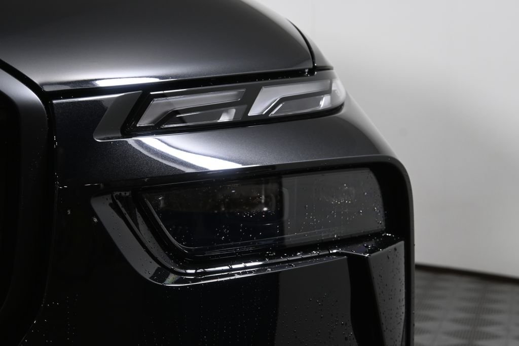 New 2027 Black Sapphire Metallic BMW M60i image 11