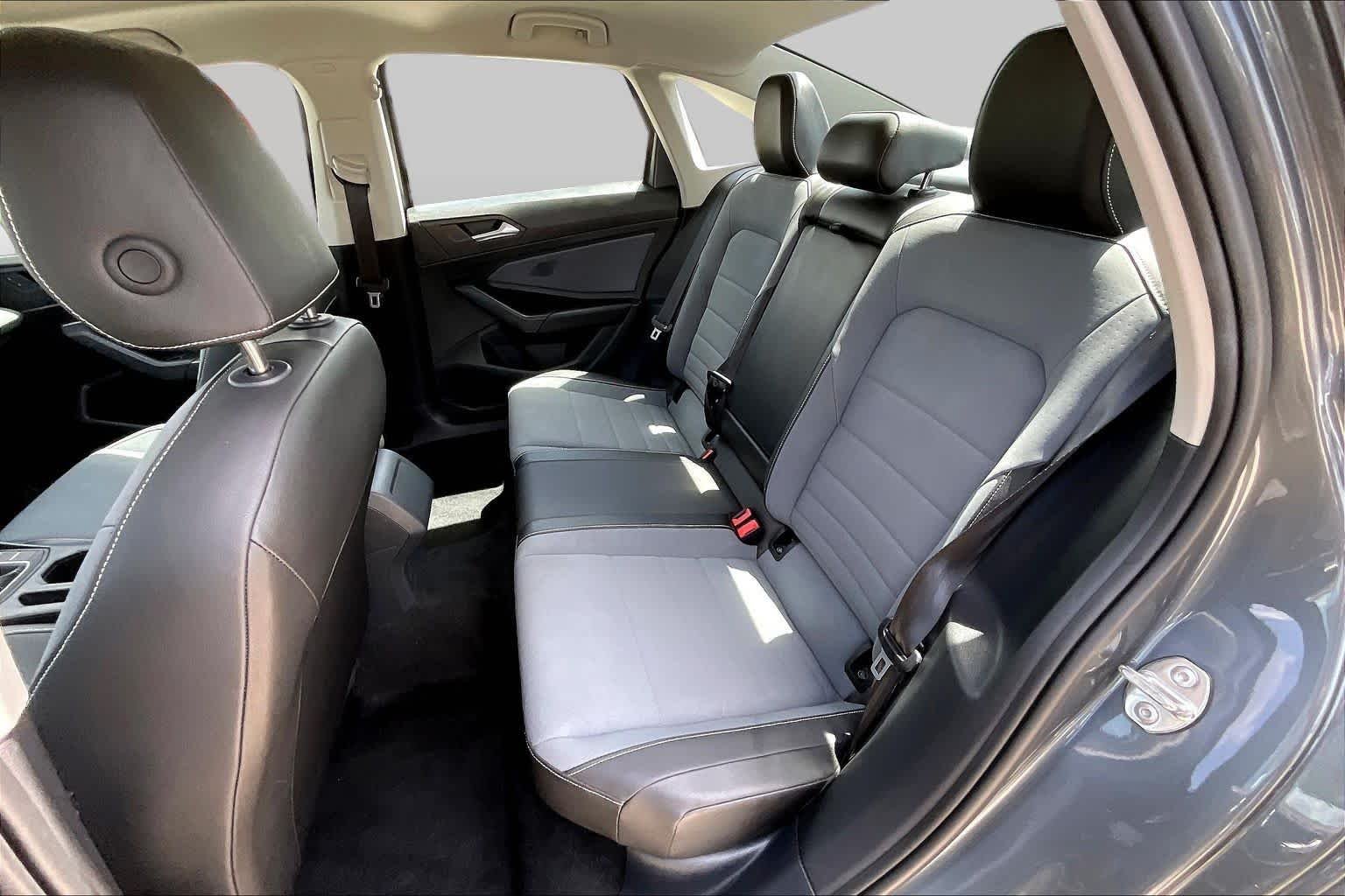 Used 2025 Platinum Gray Metallic Volkswagen SE image 21