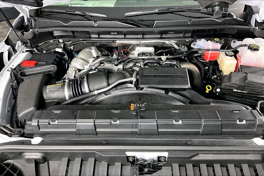 New 2026 Summit White GMC SLE image 2