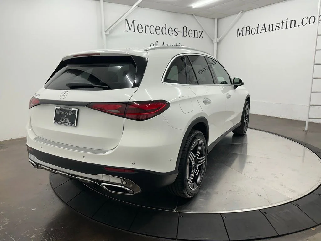 New 2027 White Mercedes-Benz GLC 300 image 7