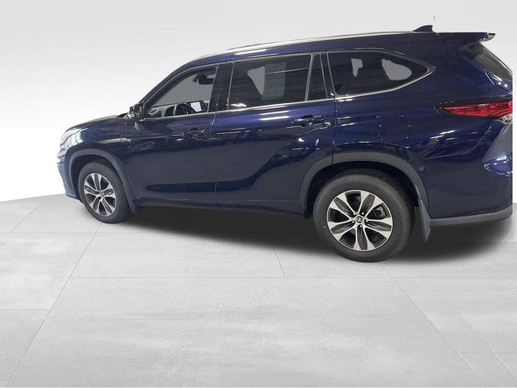 Used 2021  Toyota XLE image 10