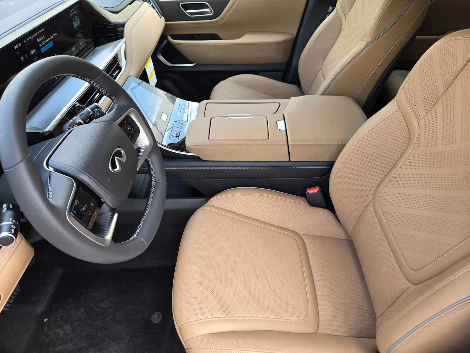New 2026 RADIANT WHITE INFINITI Luxe 2WD image 8