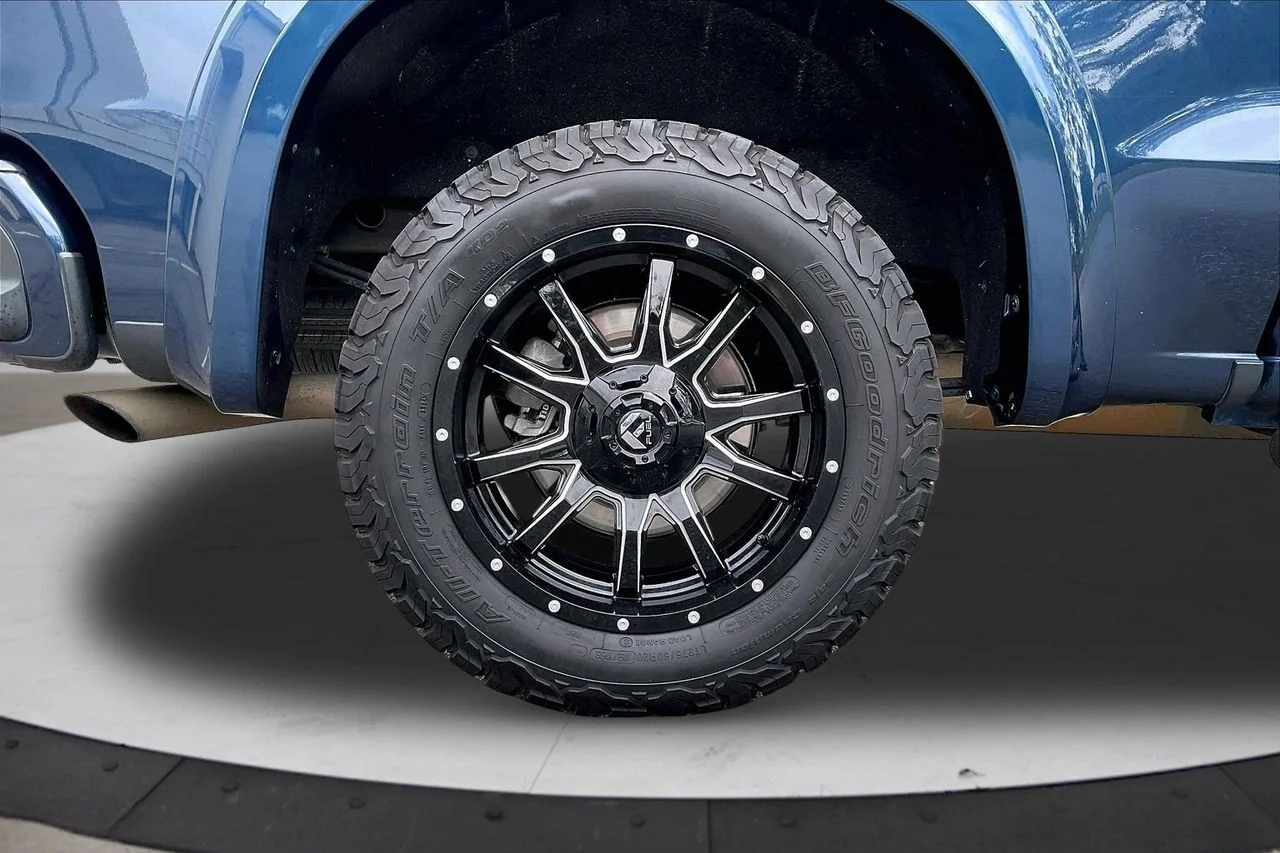 Used 2021 Blue Chevrolet Custom image 34