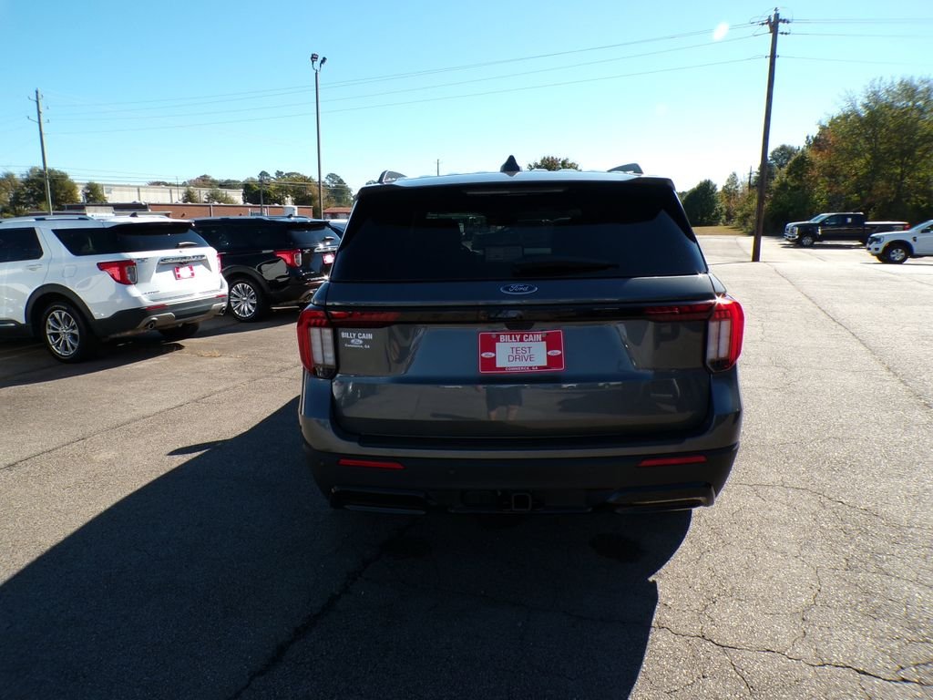 New 2026 Carbonized Gray Metallic Ford ST-Line image 6