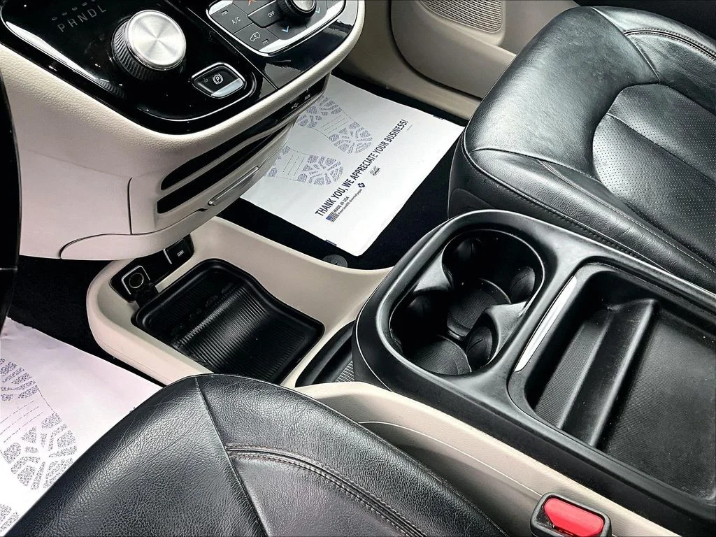 Used 2019 Gray Chrysler Touring L image 14