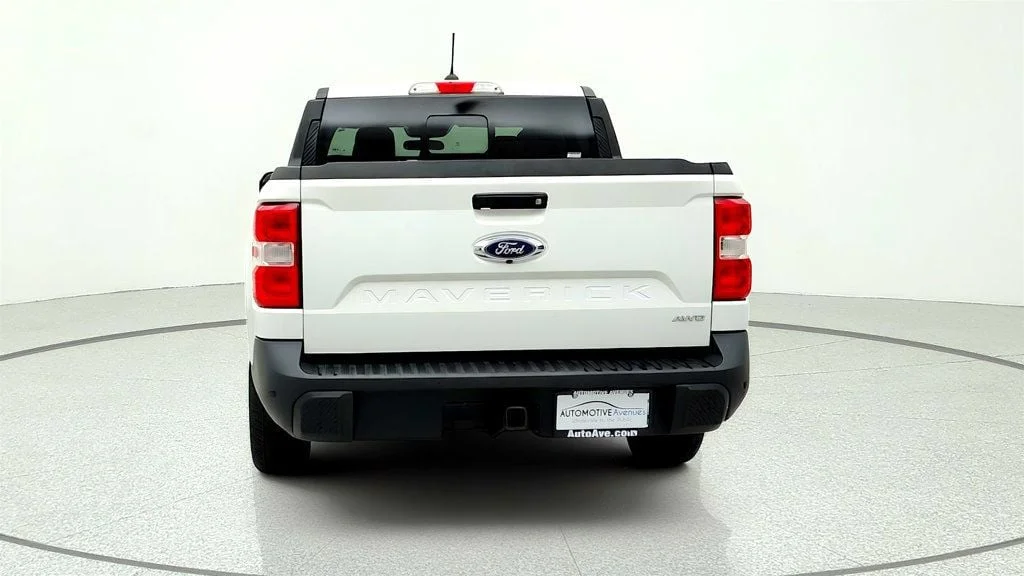 Used 2024 Oxford White Ford LARIAT AWD SuperCrew image 6