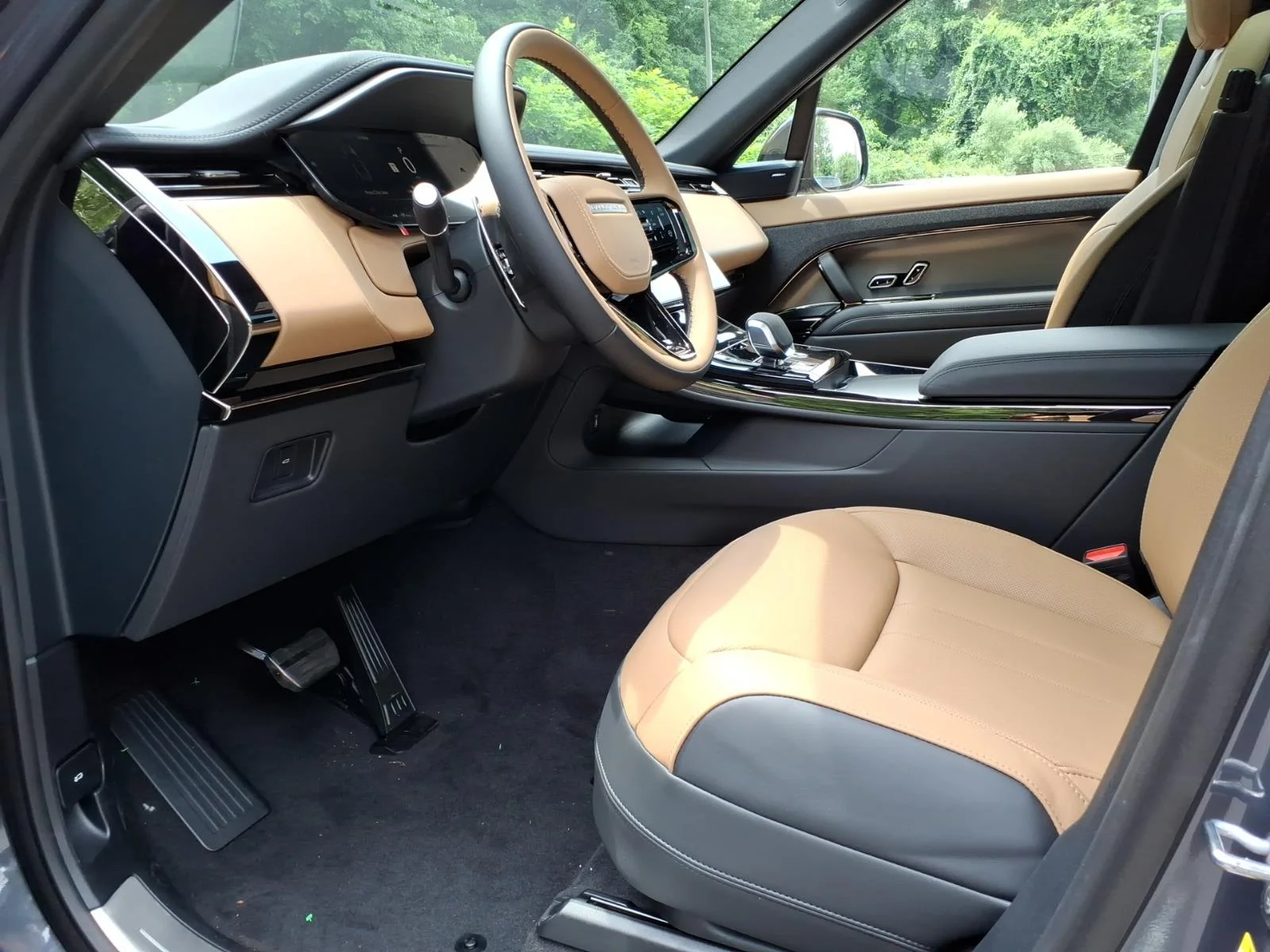 New 2026 Varesine Blue Land Rover Dynamic SE image 17