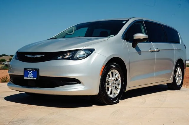 Pre-Owned 2023 Chrysler Voyager LX