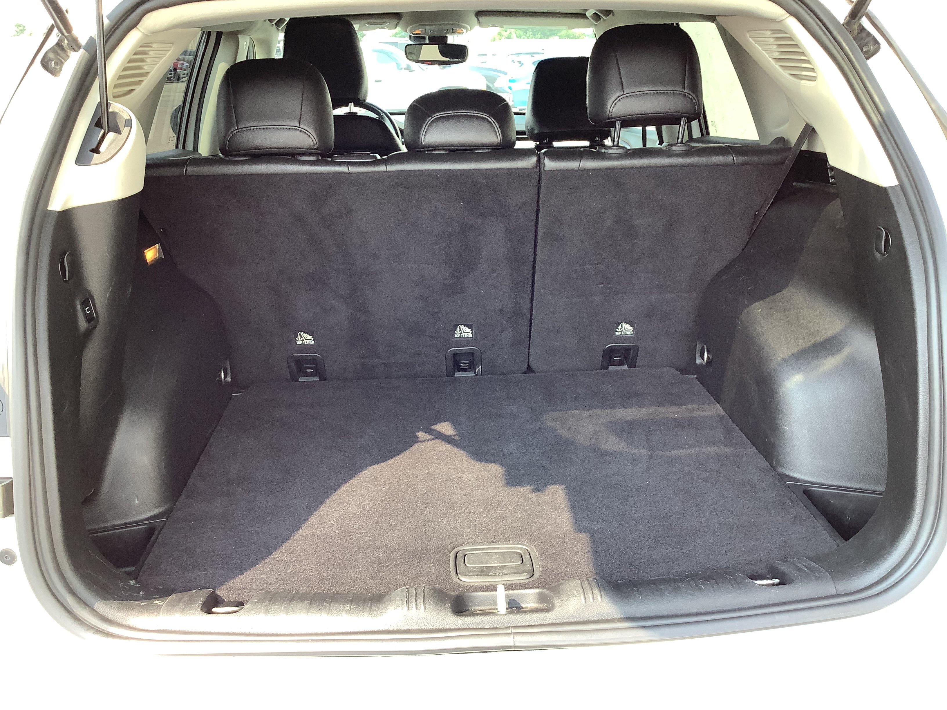 Used 2022 White Jeep Latitude image 7