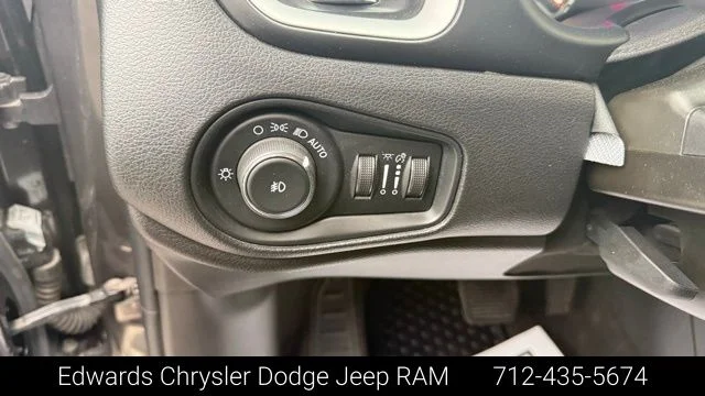 Used 2020 Gray Jeep Latitude image 19