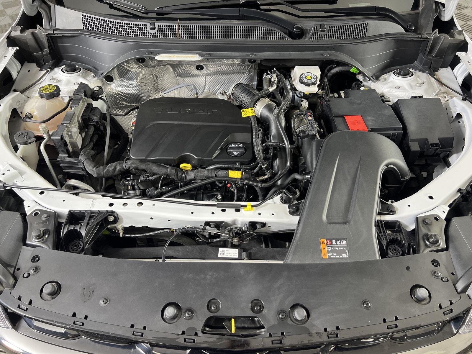 Used 2025 Summit White Chevrolet 1RS image 29