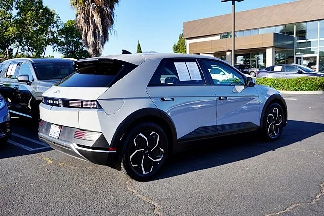 Used 2024 Gray Hyundai SEL image 7
