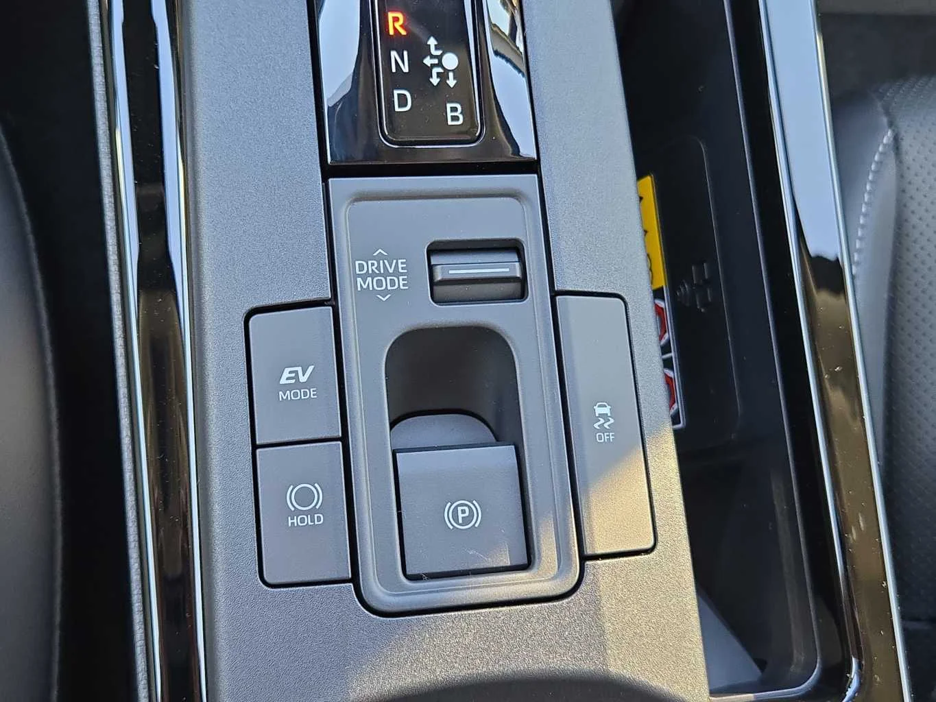 New 2027 Wind Chill Pearl Toyota XLE image 25
