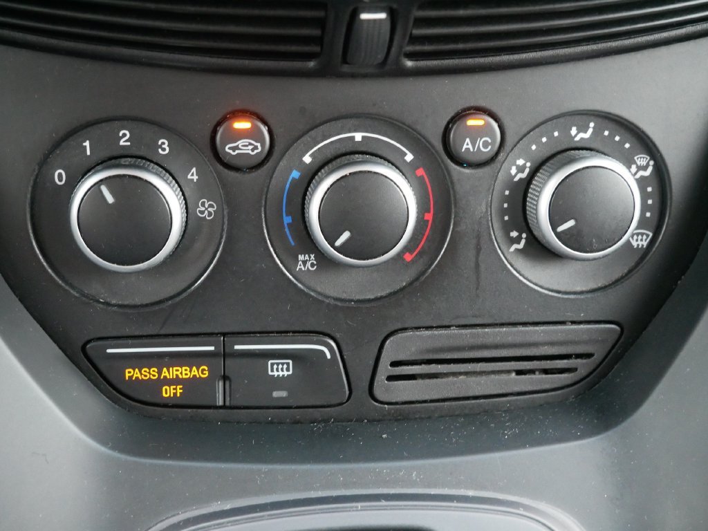 Used 2015 Black Ford SE image 22