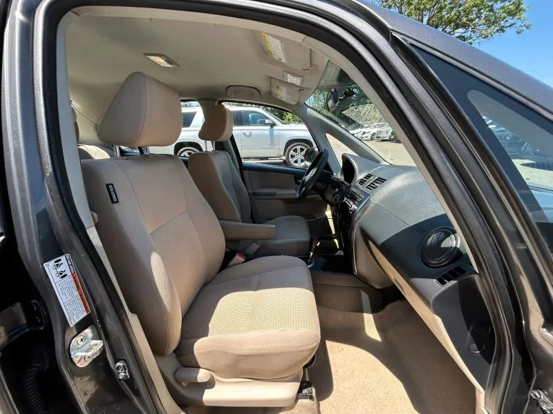Used 2012 Gray Suzuki LE Sedan 4D image 21