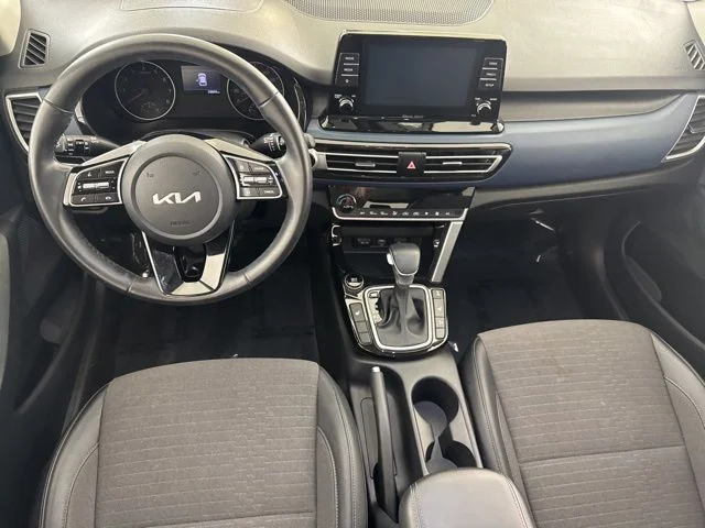 Used 2023 White Kia S image 27