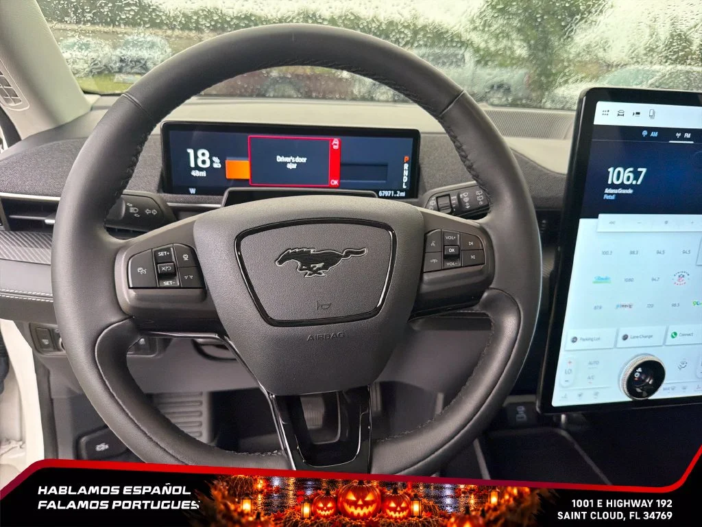 Used 2022  Ford Premium image 18