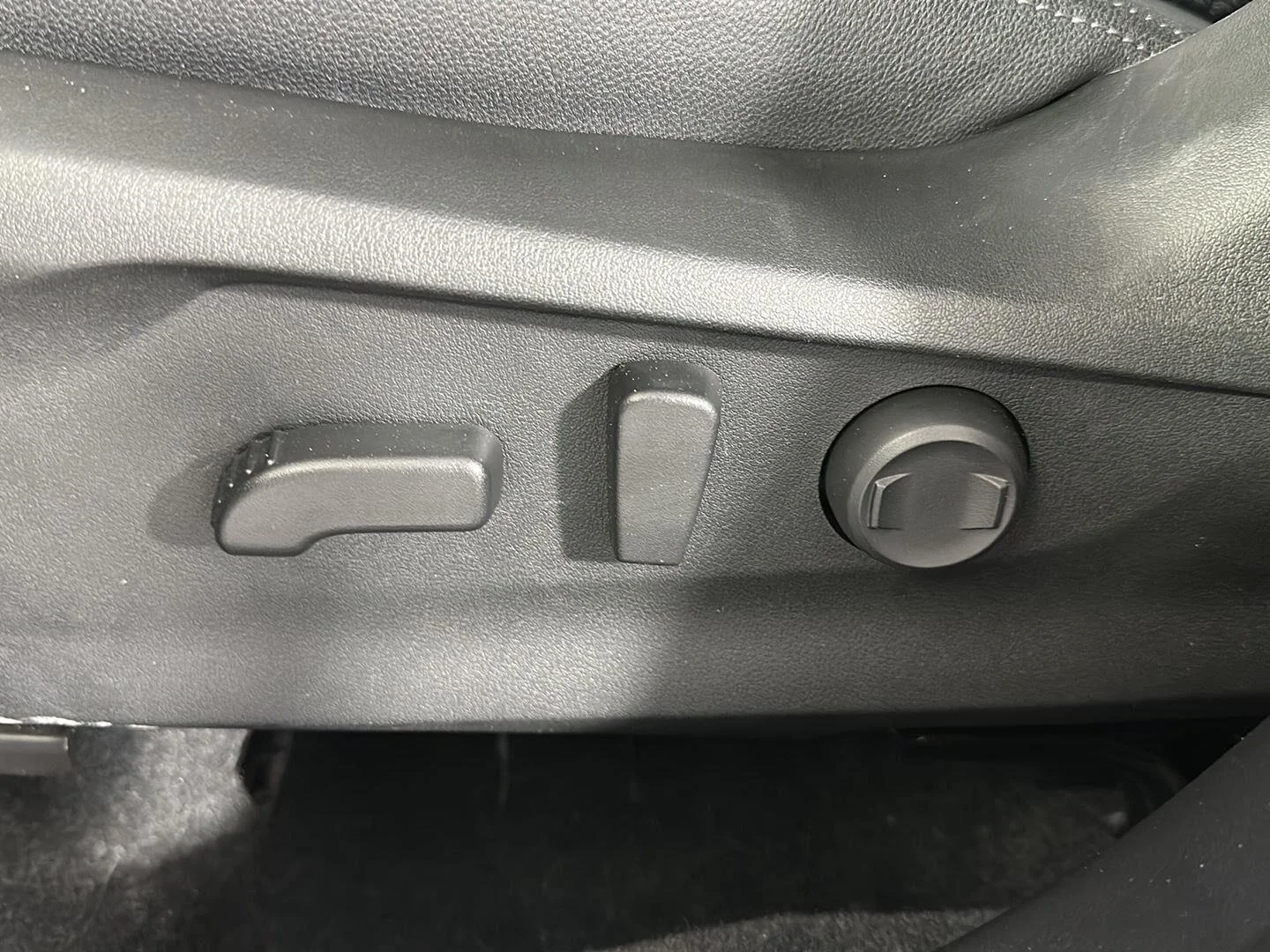 Used 2024 Magnetite Gray Metallic Subaru Premium image 9