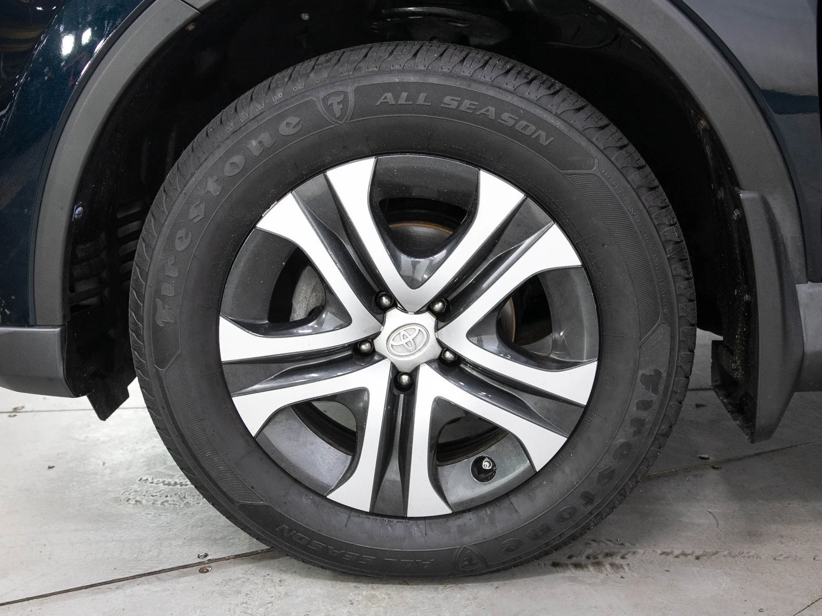 Used 2017  Toyota 4D WAGON LE 4WD image 27