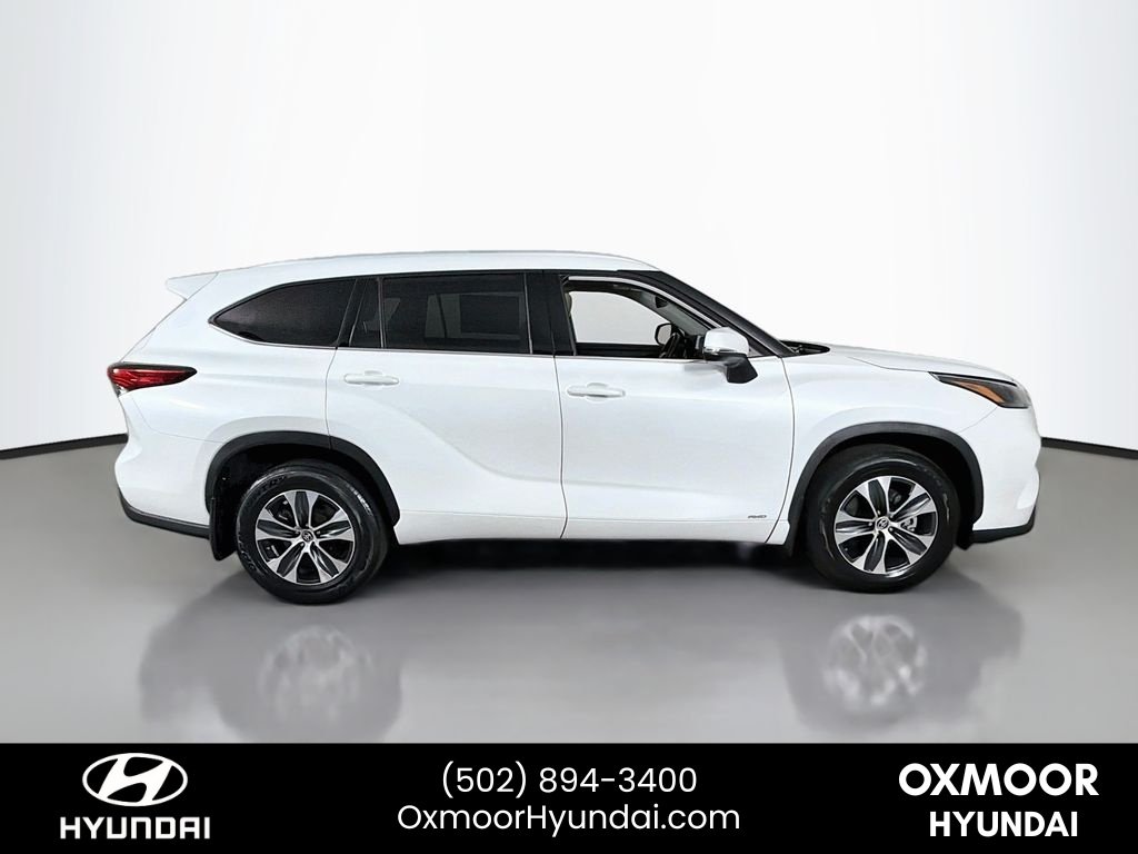 Used 2022 Wind Chill Pearl Toyota Hybrid XLE image 8