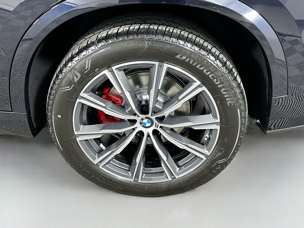 New 2026 Carbon Black Metallic BMW xDrive40i image 23