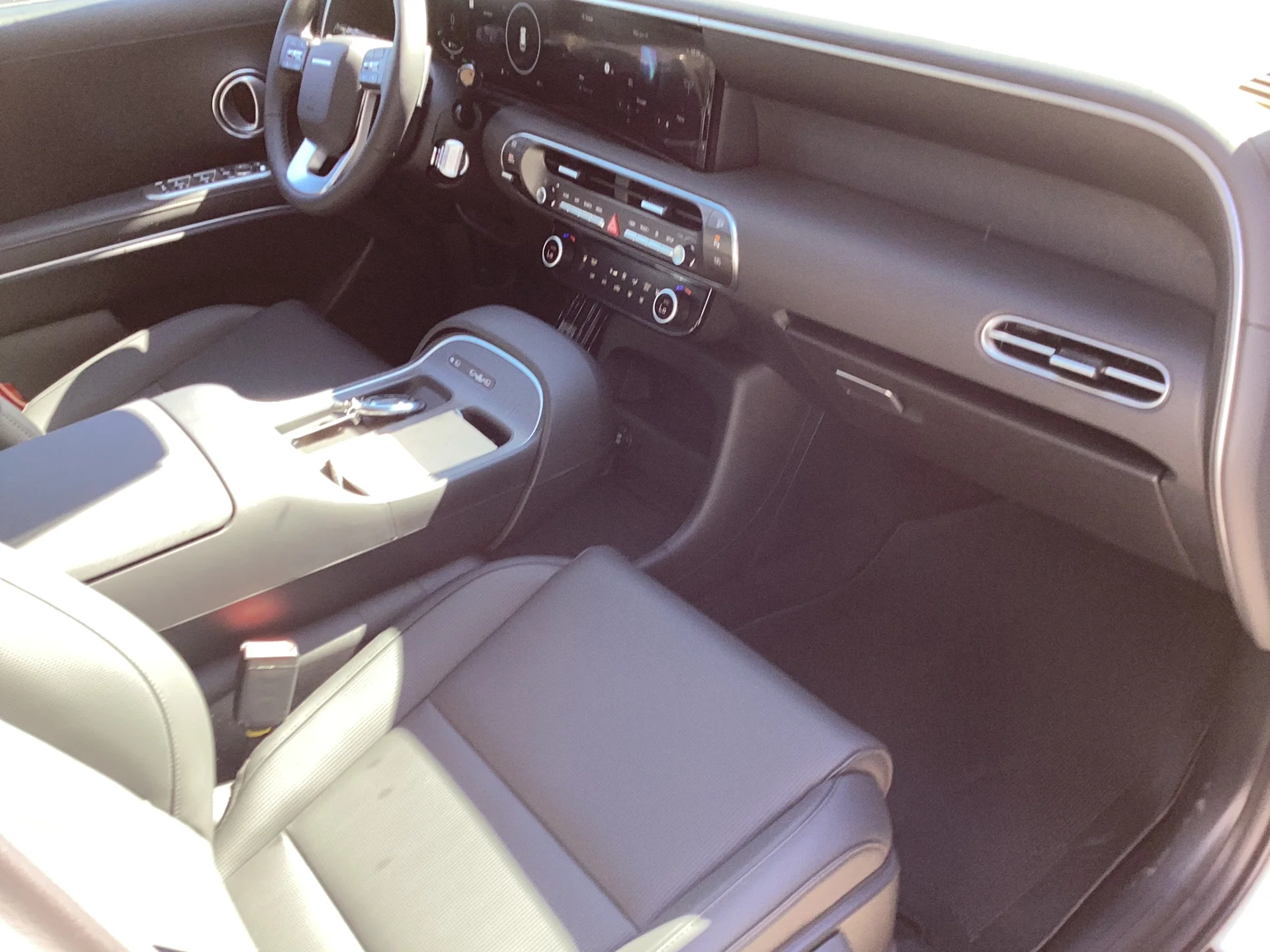 New 2026 Creamy White Pearl Hyundai SEL 7P image 5