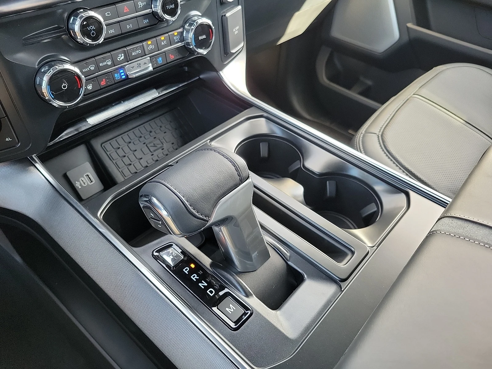 New 2026 Carbonized Gray Metallic Ford Platinum&reg; image 18