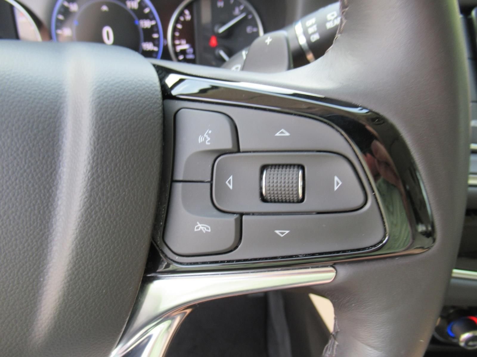 Used 2024 White Buick Avenir image 25