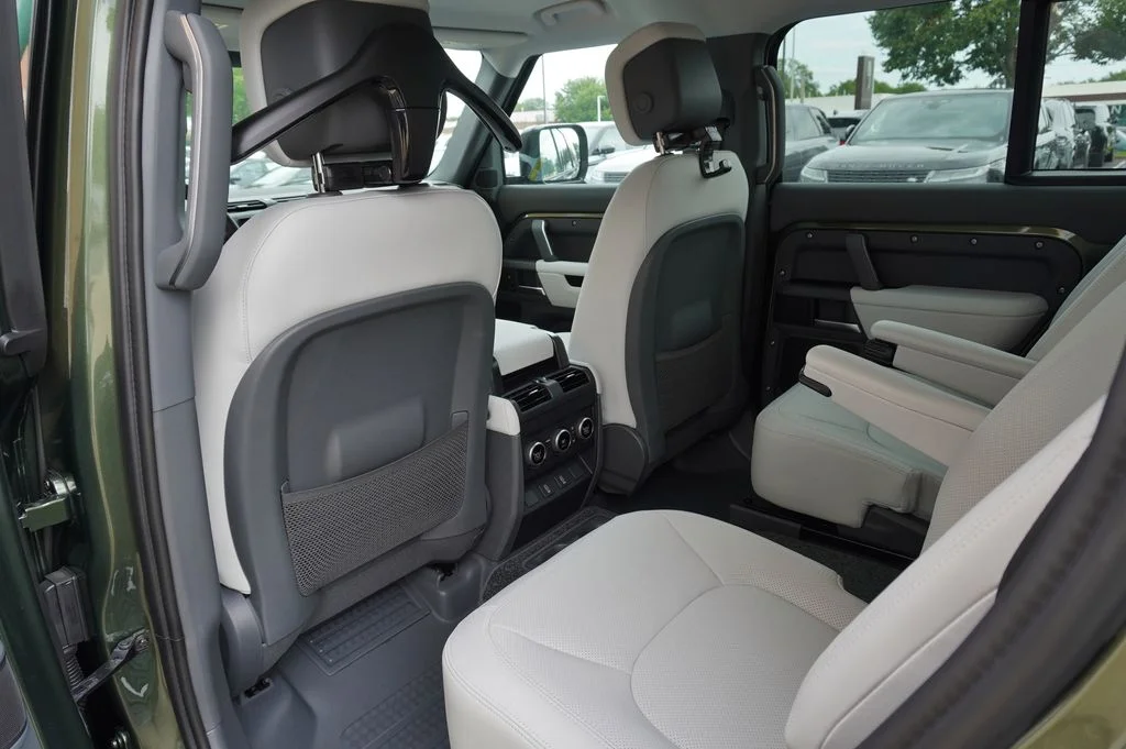 New 2026 Woolstone Green Land Rover X-Dynamic SE image 28