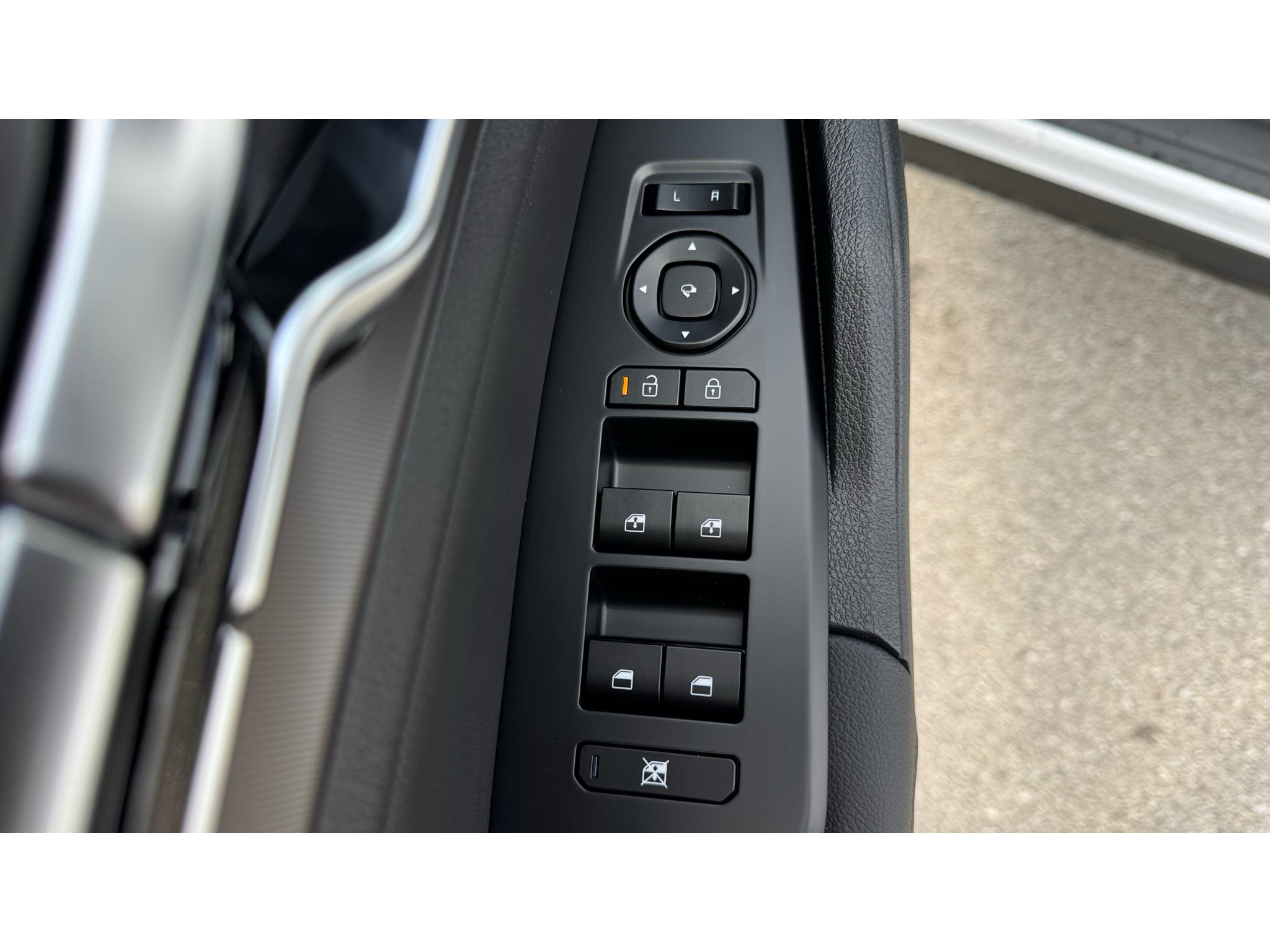 New 2027 Glacial White Pearl Kia SX Prestige image 25